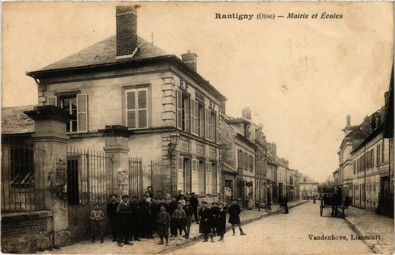 Carte postale ancienne Rantigny - Mairie et Ecoles à Rantigny