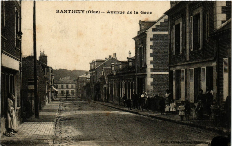 Carte postale ancienne Rantigny - Avenue de la Gare à Rantigny