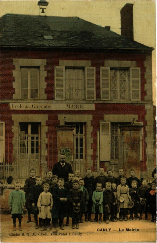 Carte postale ancienne Canly - La Mairie à Canly