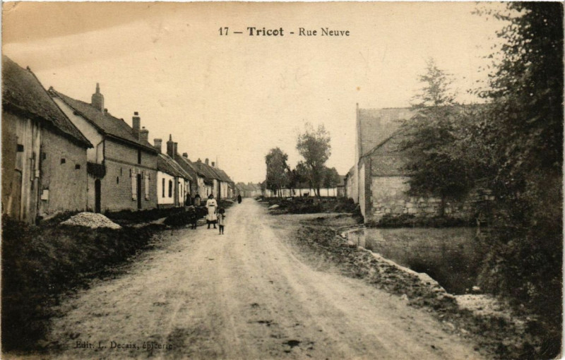 Carte postale ancienne Tricot Rue Neuve à Tricot