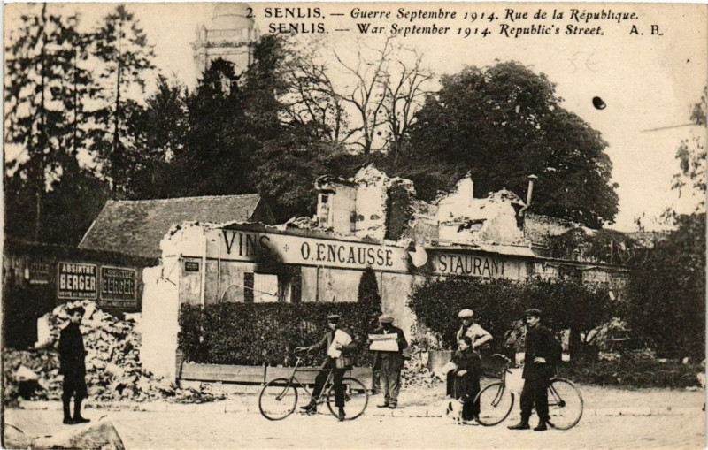 Carte postale ancienne Senlis Rue de la Republique à Senlis