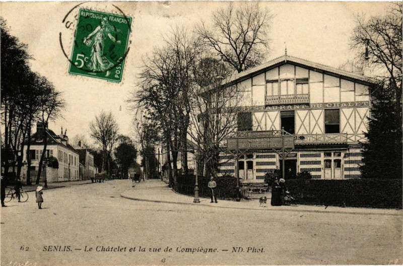Carte postale ancienne Senlis Le Chatelet et la rue de Compiegne à Senlis
