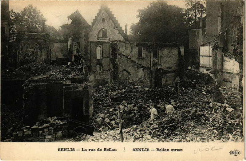 Carte postale ancienne Senlis La rue de Bellan à Senlis