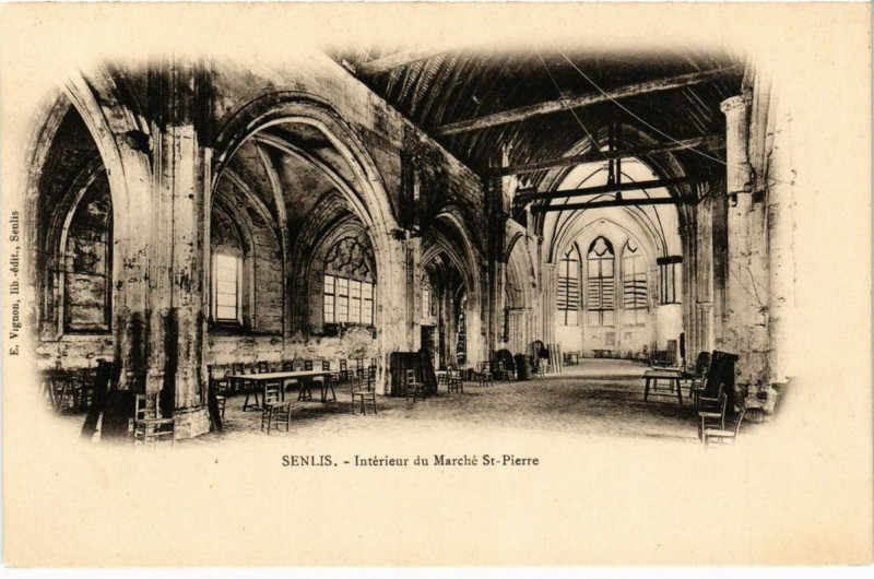 Carte postale ancienne Senlis Interieur du Marche Saint-Pierre à Senlis