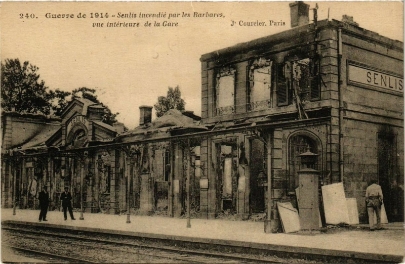 Carte postale ancienne Senlis incendie par les Barbares à Senlis