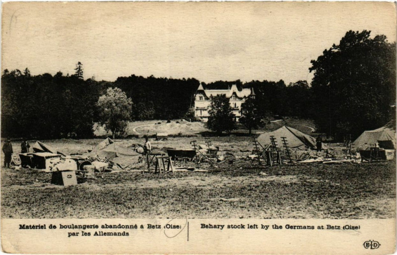 Carte postale ancienne Materiel de boulangerie abandonne a Betz par les Allemends à Betz