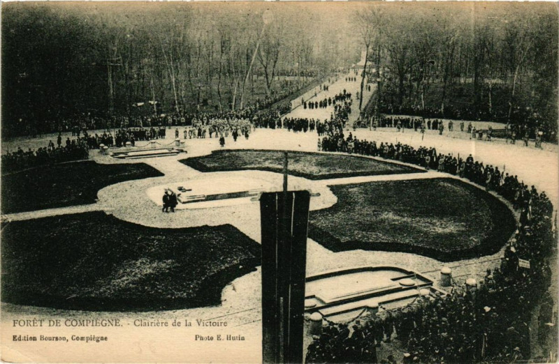 Carte postale ancienne Foret de Compiegne Clairiere de la VICtoire à Compiègne