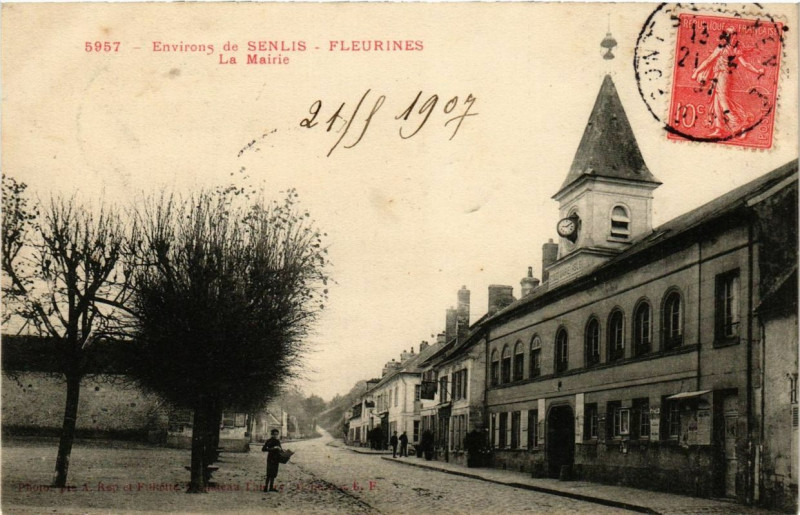 Carte postale ancienne Fleurines La Mairie à Fleurines