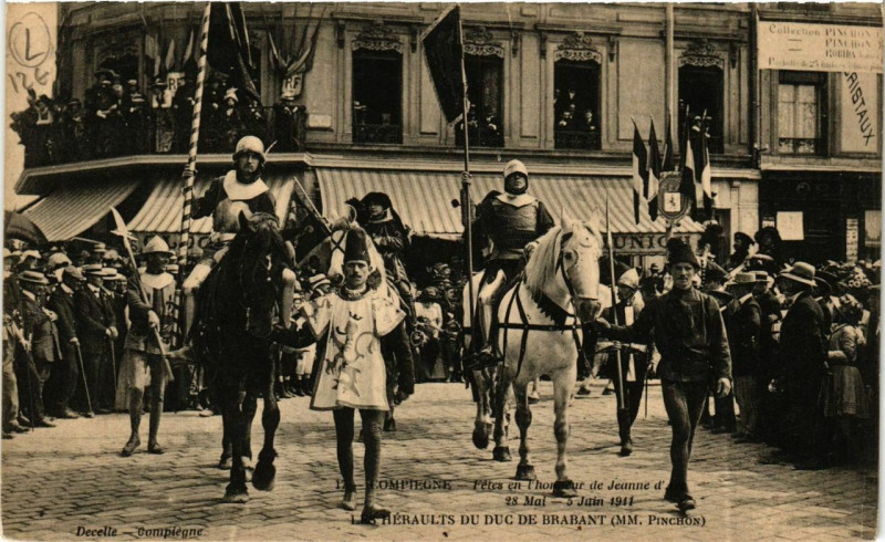 Carte postale ancienne Fetes de Jeanne d'Arc Compiegne Les Heraults du Duc de Brabant à Compiègne