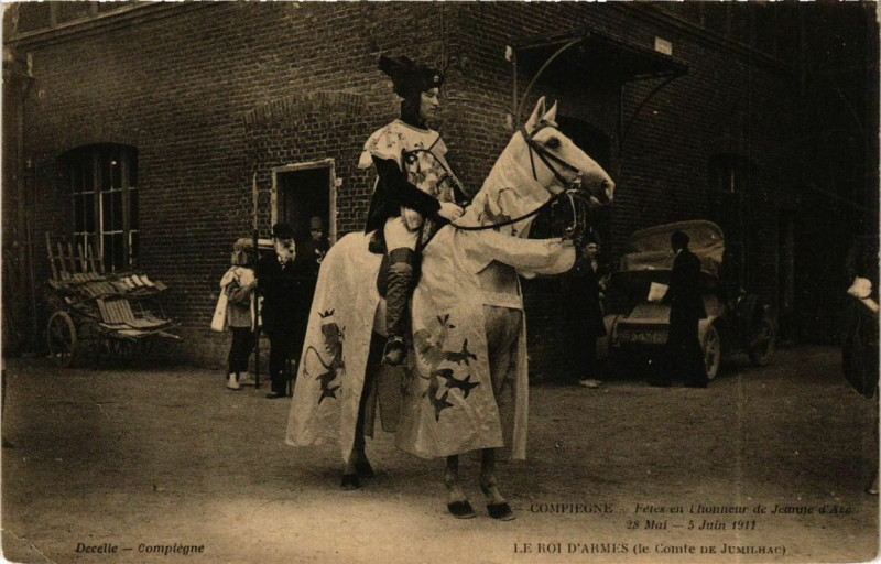 Carte postale ancienne Fetes de Jeanne d'Arc Compiegne le roi d'armes à Compiègne