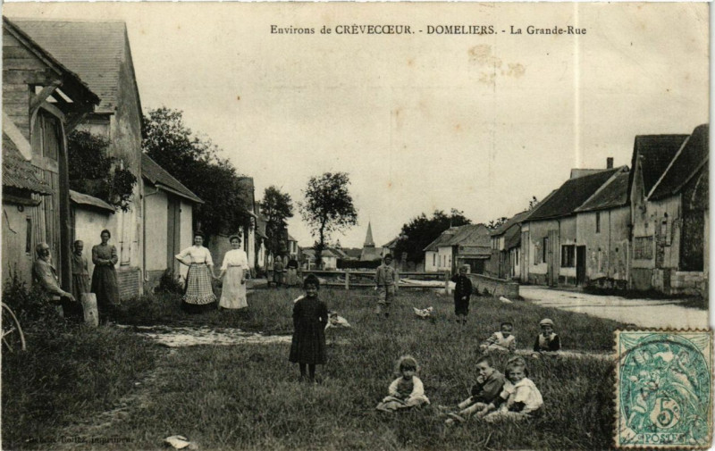 Carte postale ancienne Domeliers La Grande-Rue à Doméliers