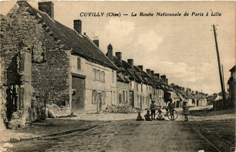 Carte postale ancienne Cuvilly La Route Nationale de Paris a Lille à Cuvilly
