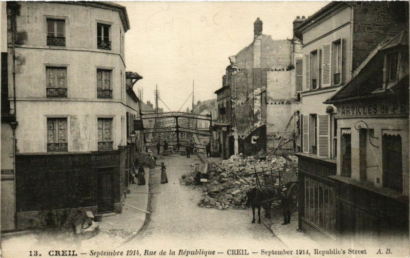 Carte postale ancienne Creil Rue de la Republique à Creil