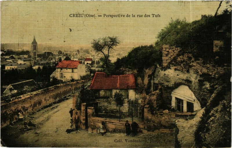 Carte postale ancienne Creil Perspective de la rue des Turfs à Creil