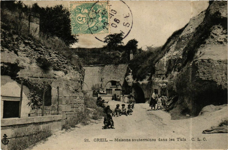Carte postale ancienne Creil Maisons souterraines dans les Tufs à Creil