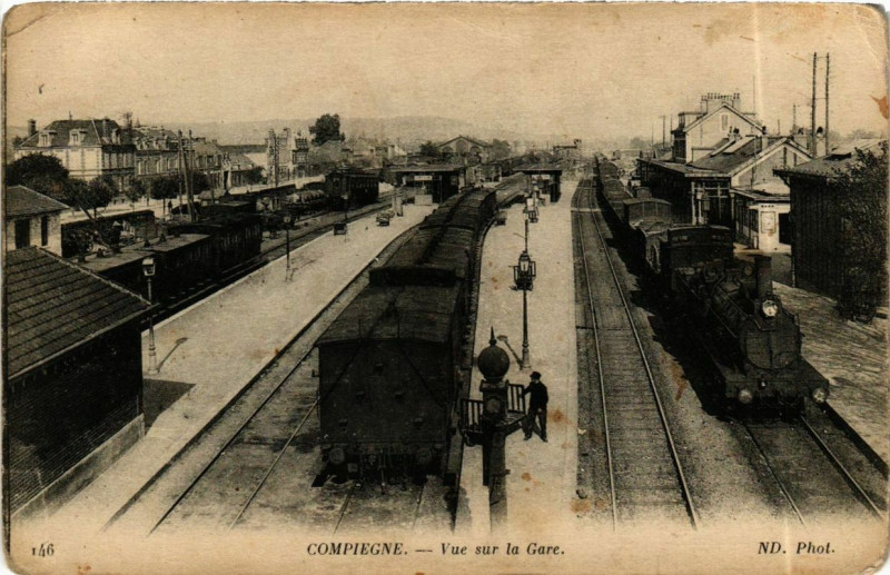 Carte postale ancienne Compiegne Vue sur la Gare à Compiègne