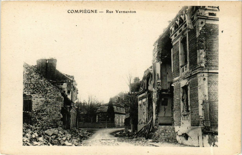 Carte postale ancienne Compiegne rue Vermenton à Compiègne