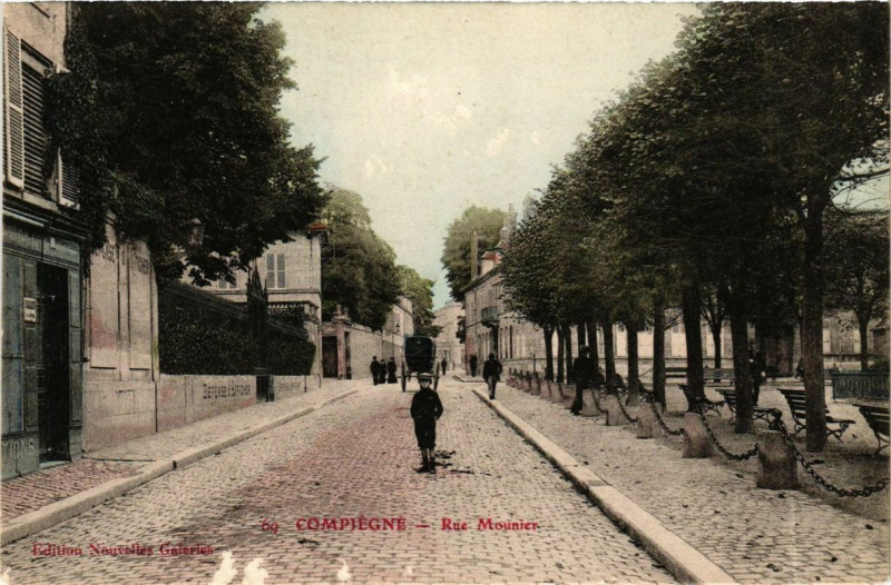 Carte postale ancienne Compiegne Rue Mounier à Compiègne