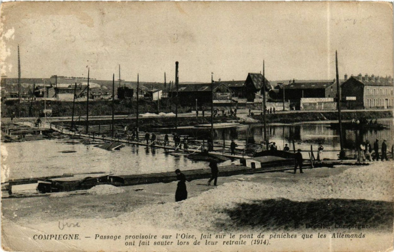 Carte postale ancienne Compiegne Passage provisoire sur l'Oise à Compiègne