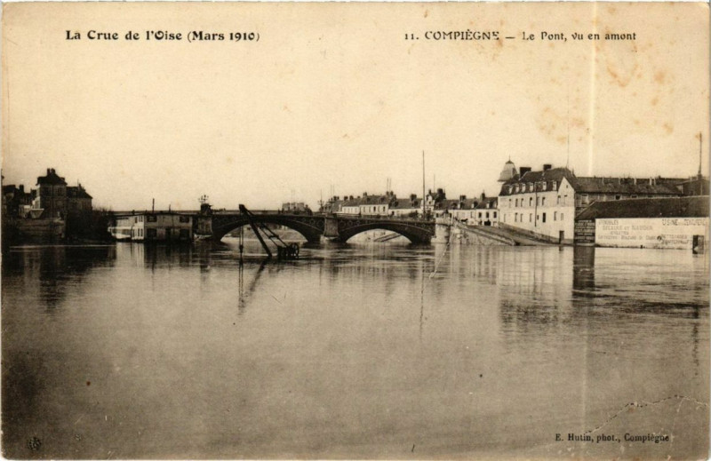 Carte postale ancienne Compiegne Le Pont vue en amont à Compiègne