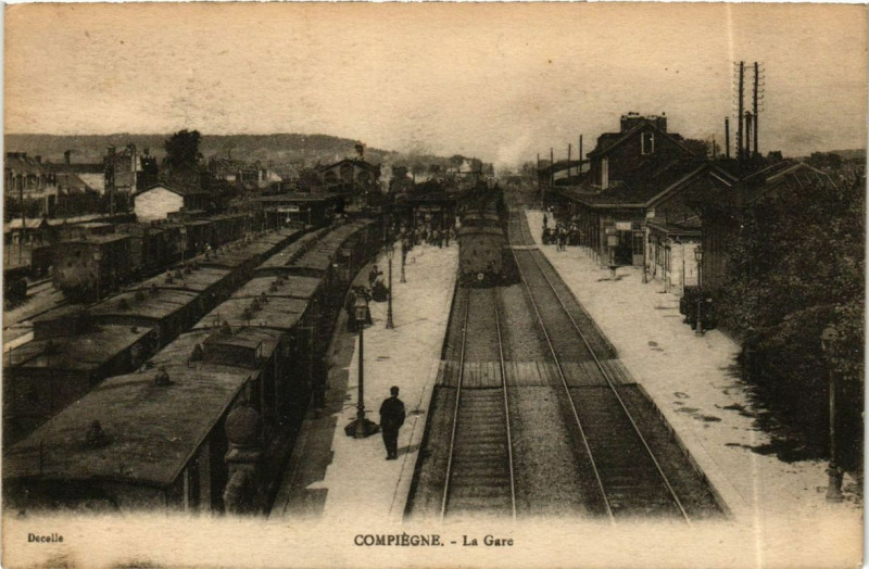 Carte postale ancienne Compiegne la gare à Compiègne