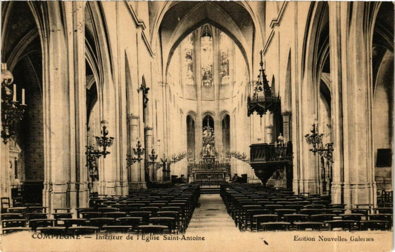 Carte postale ancienne Compiegne Interieur de l'Eglise Saint-Antoine à Compiègne