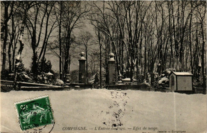Carte postale ancienne Compiegne Entrée de Parc - Effet de neige à Compiègne