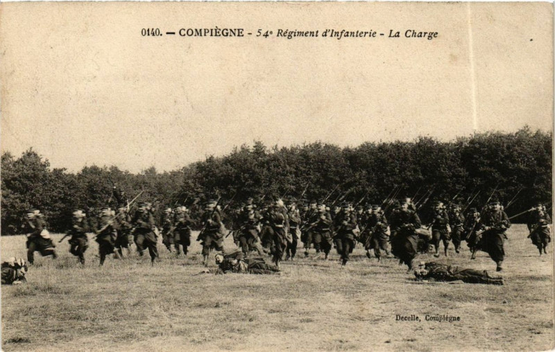 Carte postale ancienne Compiegne 54e regiment d'Infanterie - La Charge à Compiègne