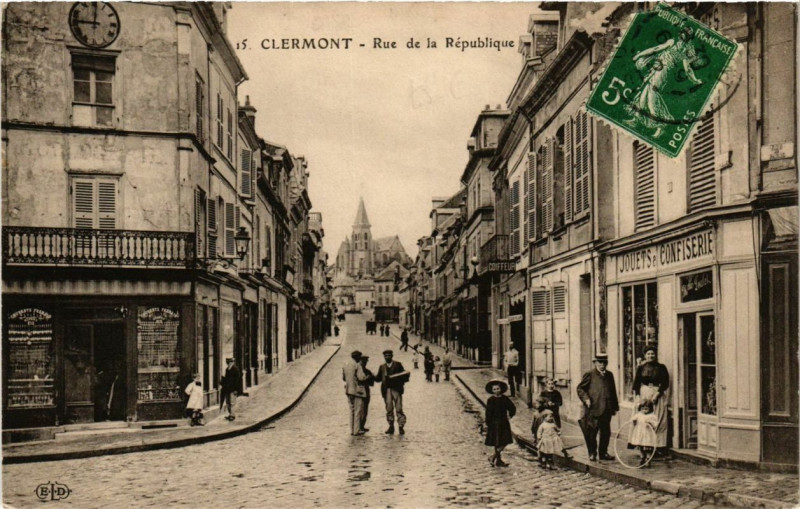Carte postale ancienne Clermont Rue de la Republique à Clermont