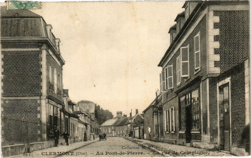 Carte postale ancienne Clermont Au Pont-de-Pierre - La rue de Compiegne à Clermont