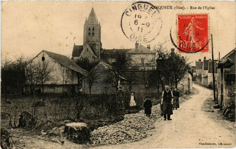 Carte postale ancienne Cinqueux Rue de l'Eglise à Cinqueux
