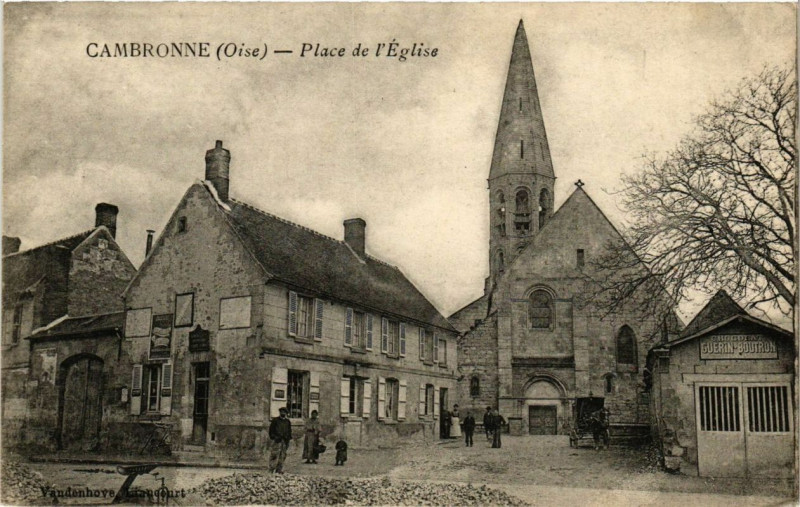 Carte postale ancienne Cambronne Place de l'Eglise