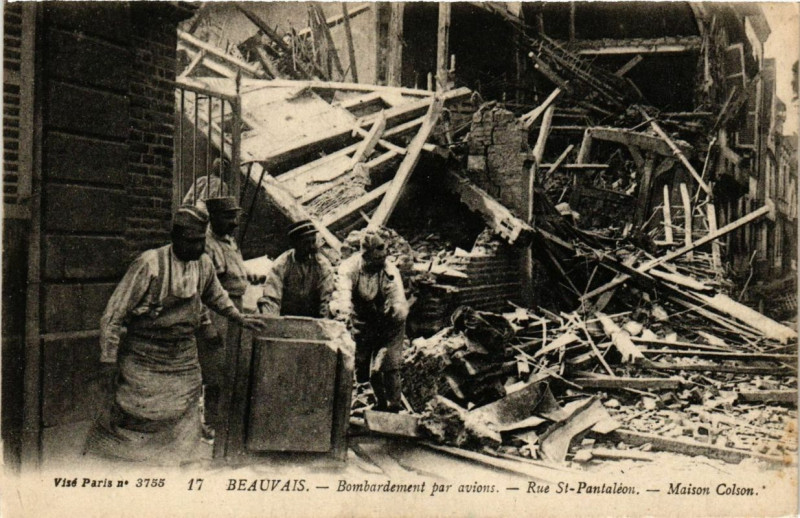 Carte postale ancienne Beauvais Rue Saint-Pantaleon - Maison Colson à Beauvais