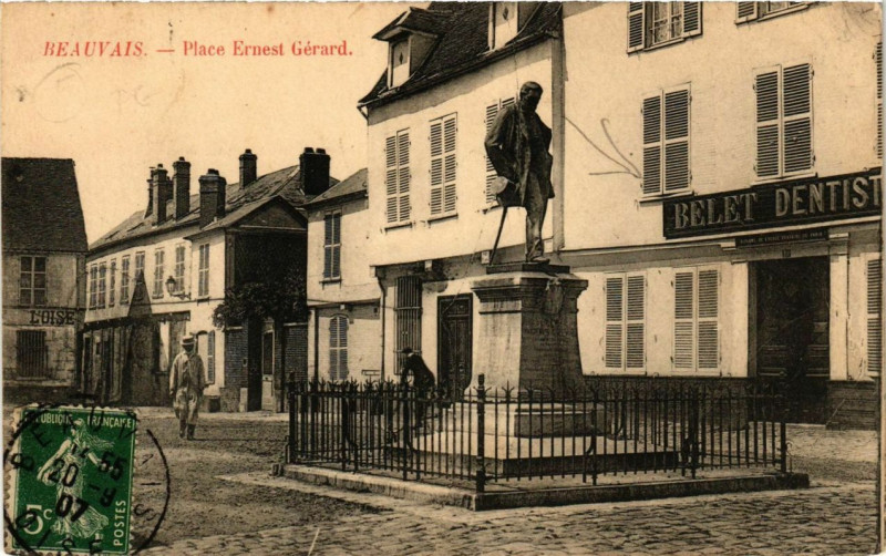 Carte postale ancienne Beauvais Place Ernest Gerard à Beauvais