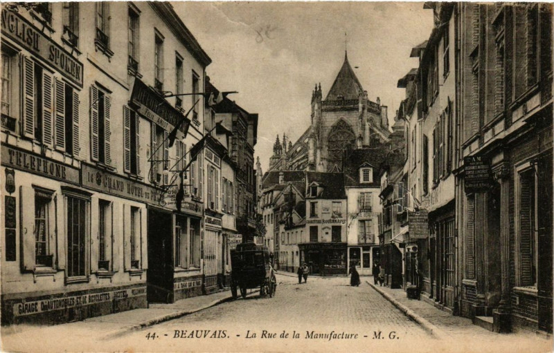 Carte postale ancienne Beauvais La rue de la Manufacture à Beauvais