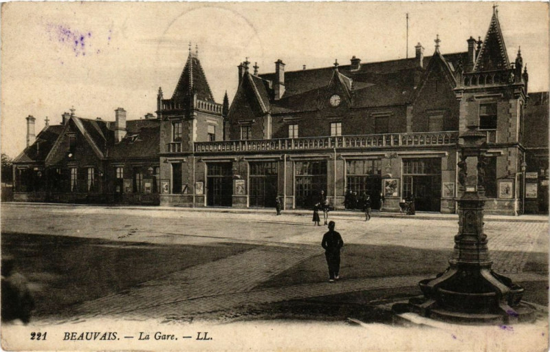Carte postale ancienne Beauvais la Gare à Beauvais