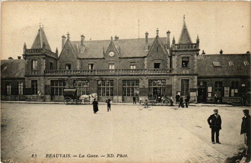 Carte postale ancienne Beauvais La Gare à Beauvais