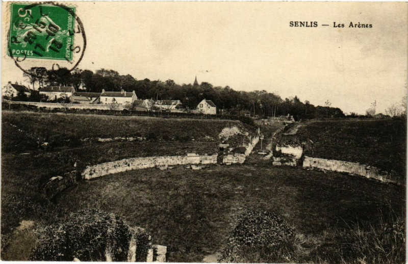 Carte postale ancienne Senlis Les Arenes à Senlis