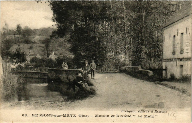 Carte postale ancienne Resson-sur-Matz Moulin et Riviere Le Matz