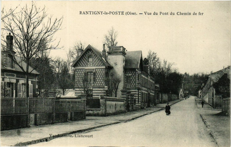 Carte postale ancienne Rantigny-la-Poste Vue du Pont du Chemin de fer à Rantigny