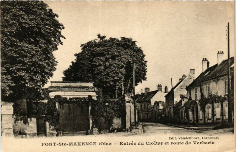 Carte postale ancienne Pont-Sainte-Maxence Entrée du Cloitre et route de Verberie à Pont-Sainte-Maxence