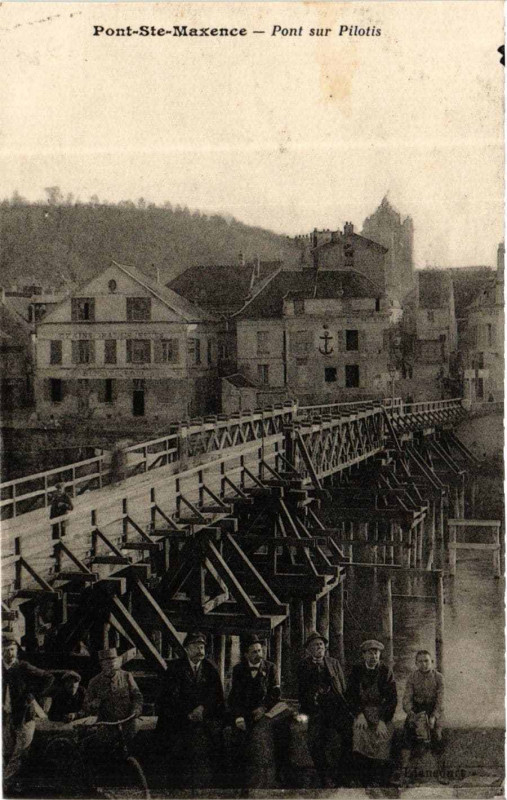 Carte postale ancienne Pont-Sainte-Maxence Pont sur Pilotis à Pont-Sainte-Maxence