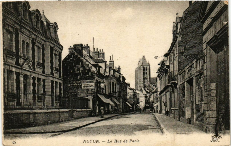 Carte postale ancienne Noyon La Rue de Paris à Noyon