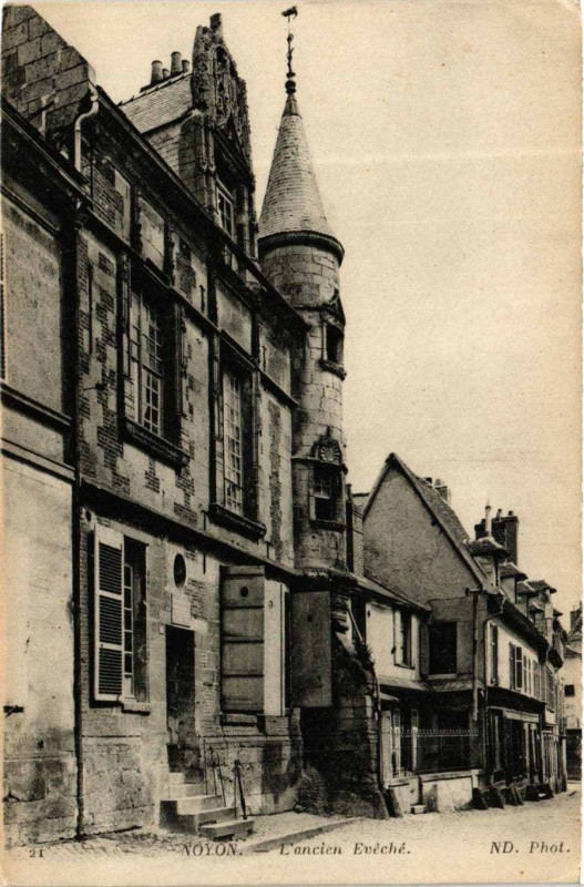 Carte postale ancienne Noyon L'Ancien Eveche à Noyon