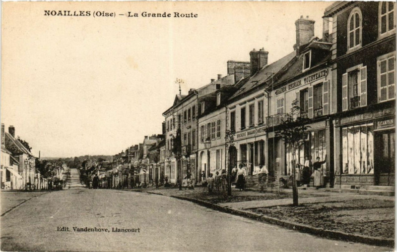 Carte postale ancienne Noailles La Grande rue à Noailles