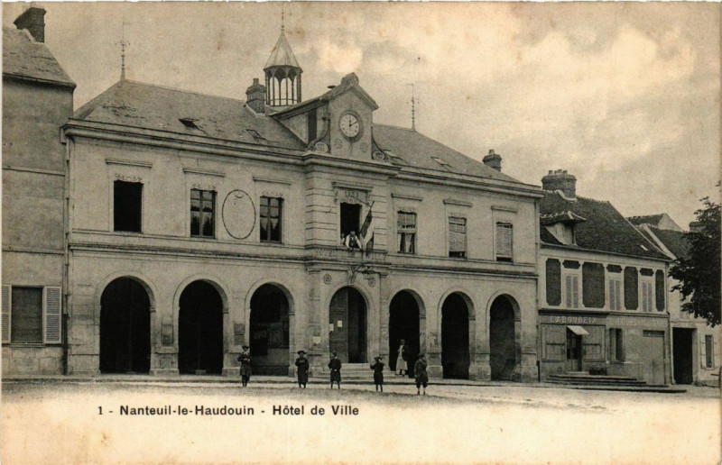Carte postale ancienne Nanteuil-le-Haudouin Hotel de Ville à Nanteuil-le-Haudouin
