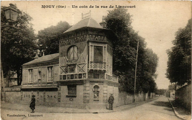 Carte postale ancienne Mouy Un coin de la rue de Liancourt à Mouy