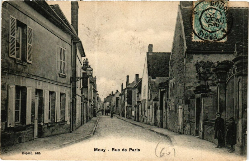 Carte postale ancienne Mouy Rue de Paris à Mouy