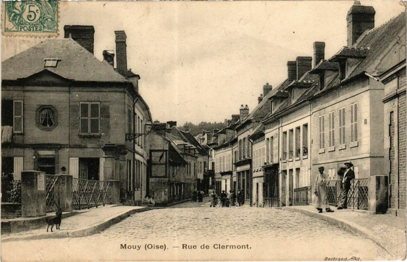 Carte postale ancienne Mouy Rue de Clermont à Mouy
