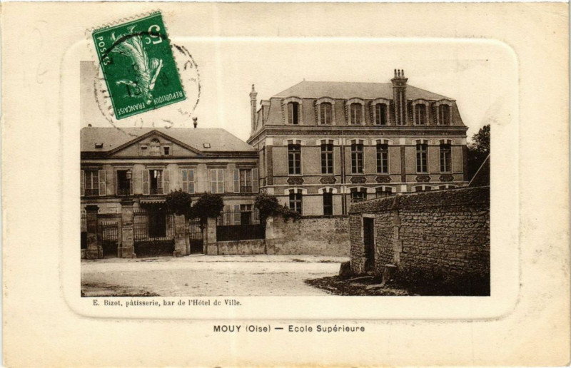 Carte postale ancienne Mouy Ecole Superieure à Mouy